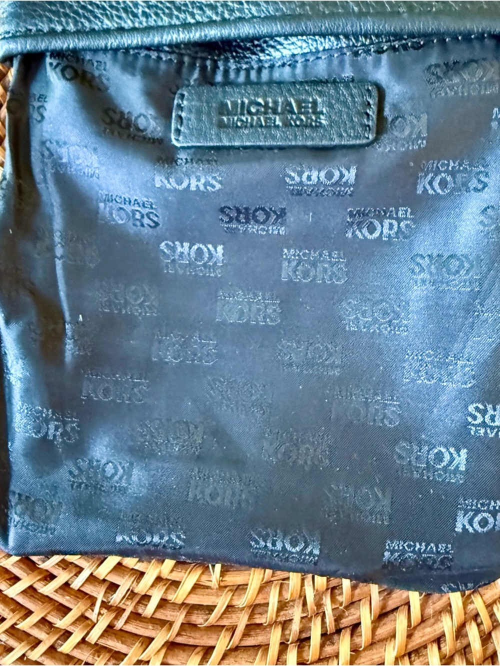 Michael Kors Vintage EST 1981 Black Pebbled Leather Crossbody Gold Hardware - Picture 10 of 11